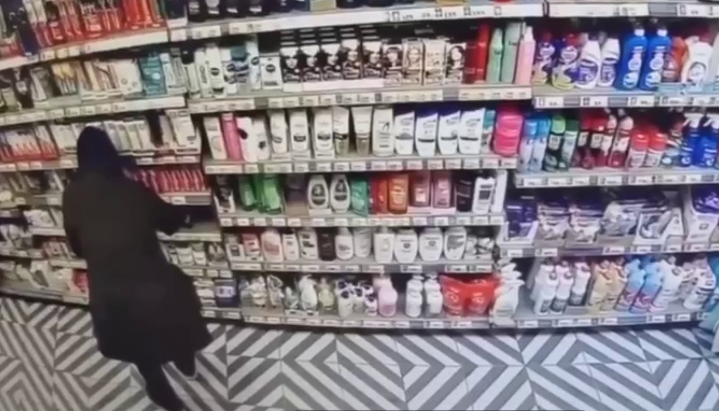 Саратовец незаметно вынес из магазина 27 дезодорантов Саратовец незаметно вынес из магазина 27 дезодорантов